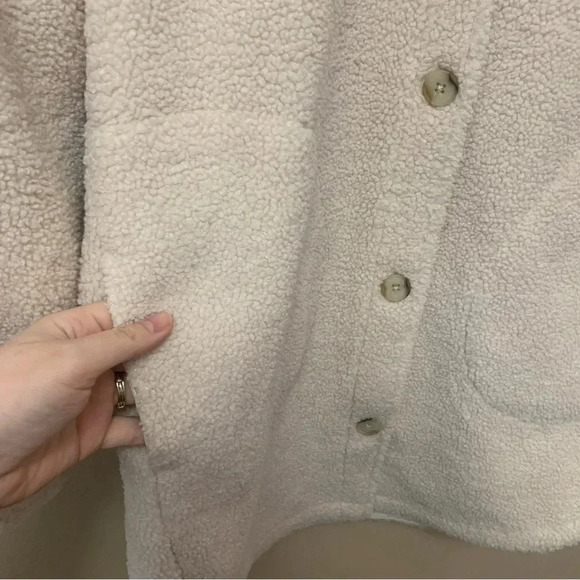 Spanx Fleece Shirt Jacket Sherpa Shacket in Cream Size Medium - Picture 8 of 16